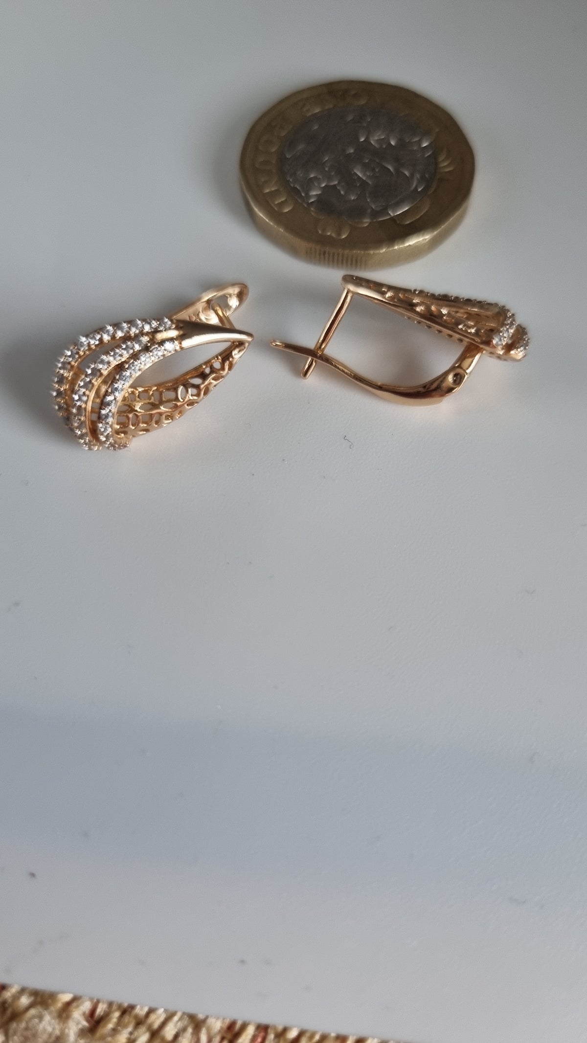 Earings 18kr.gold plated copper metal hypoallergenic