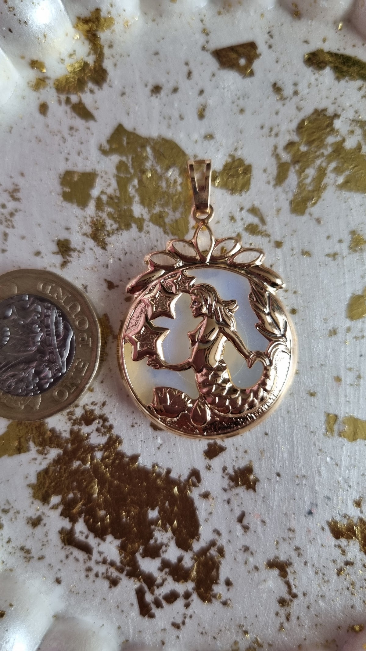 18kr.gold plated pendant with opal color pendant
