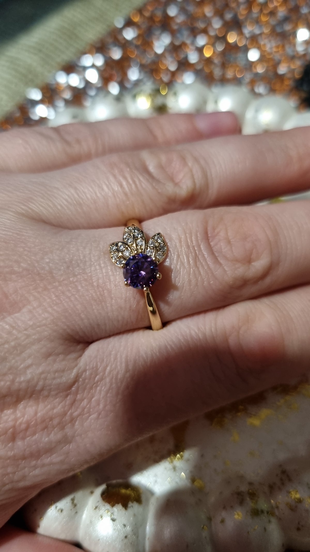 18kr.auksuoti vario metaliniai žiedai su cirkonio akmens violetine spalva
