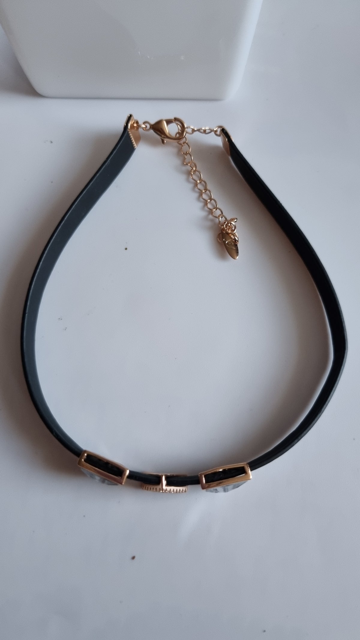 Choker with zircon stoneA 18kr.gold plated