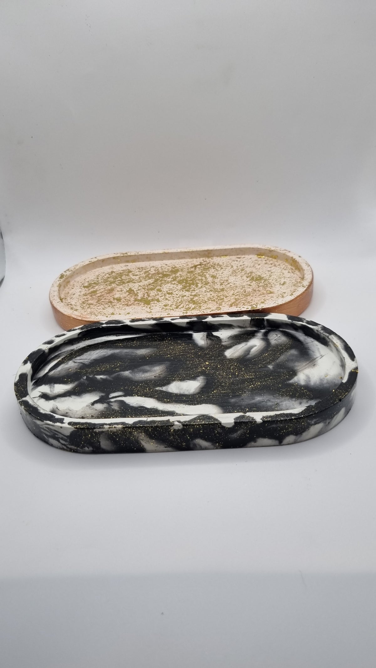 Handmade jesmonite addiction  tray  jewellery, pencil,pen, key, makeup brush beautiful pearl white color gold plated colour