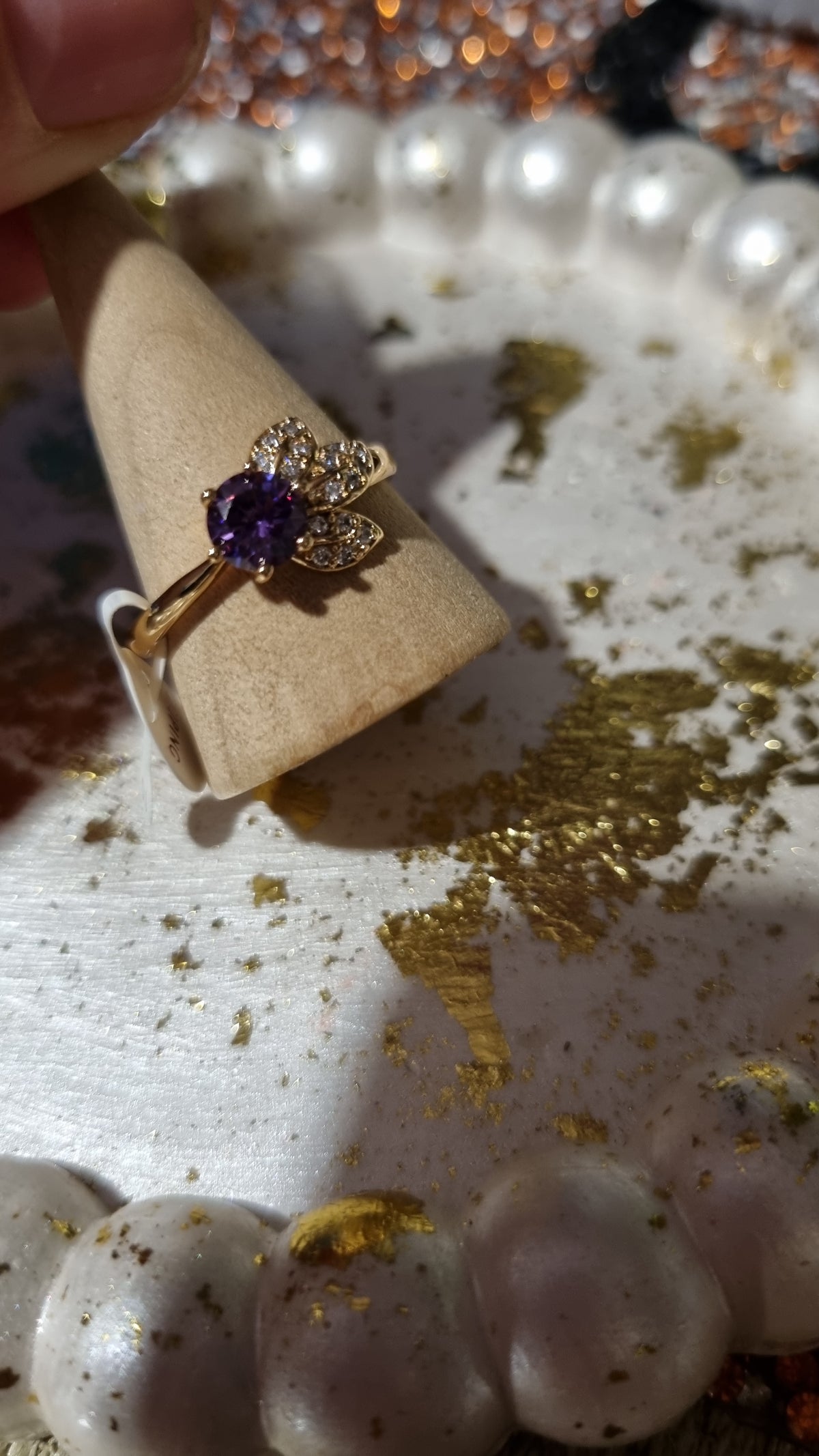 18kr.auksuoti vario metaliniai žiedai su cirkonio akmens violetine spalva