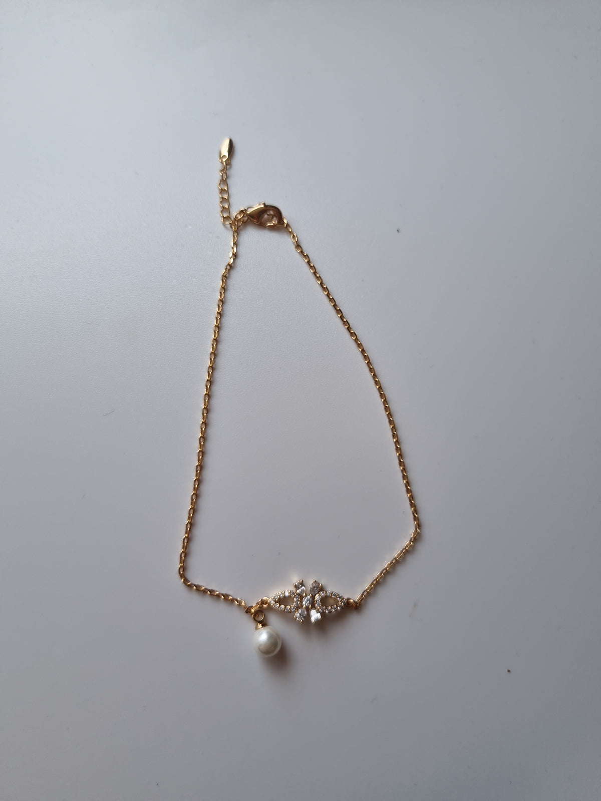 18kr.gold Plated ankle with freshwater pearl and zircon crystals