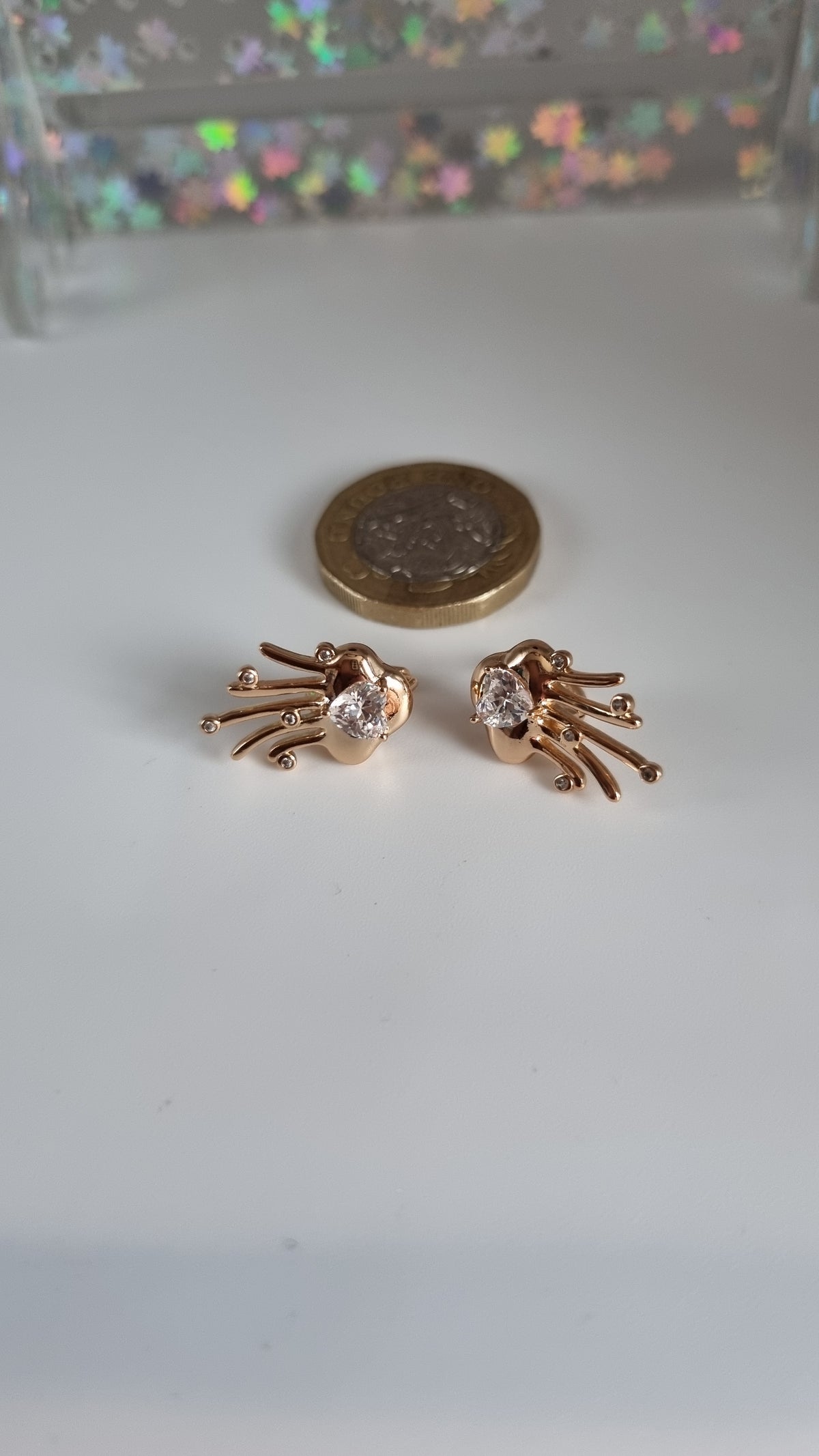 18kr.gold plated earrings with zircon stone white heart