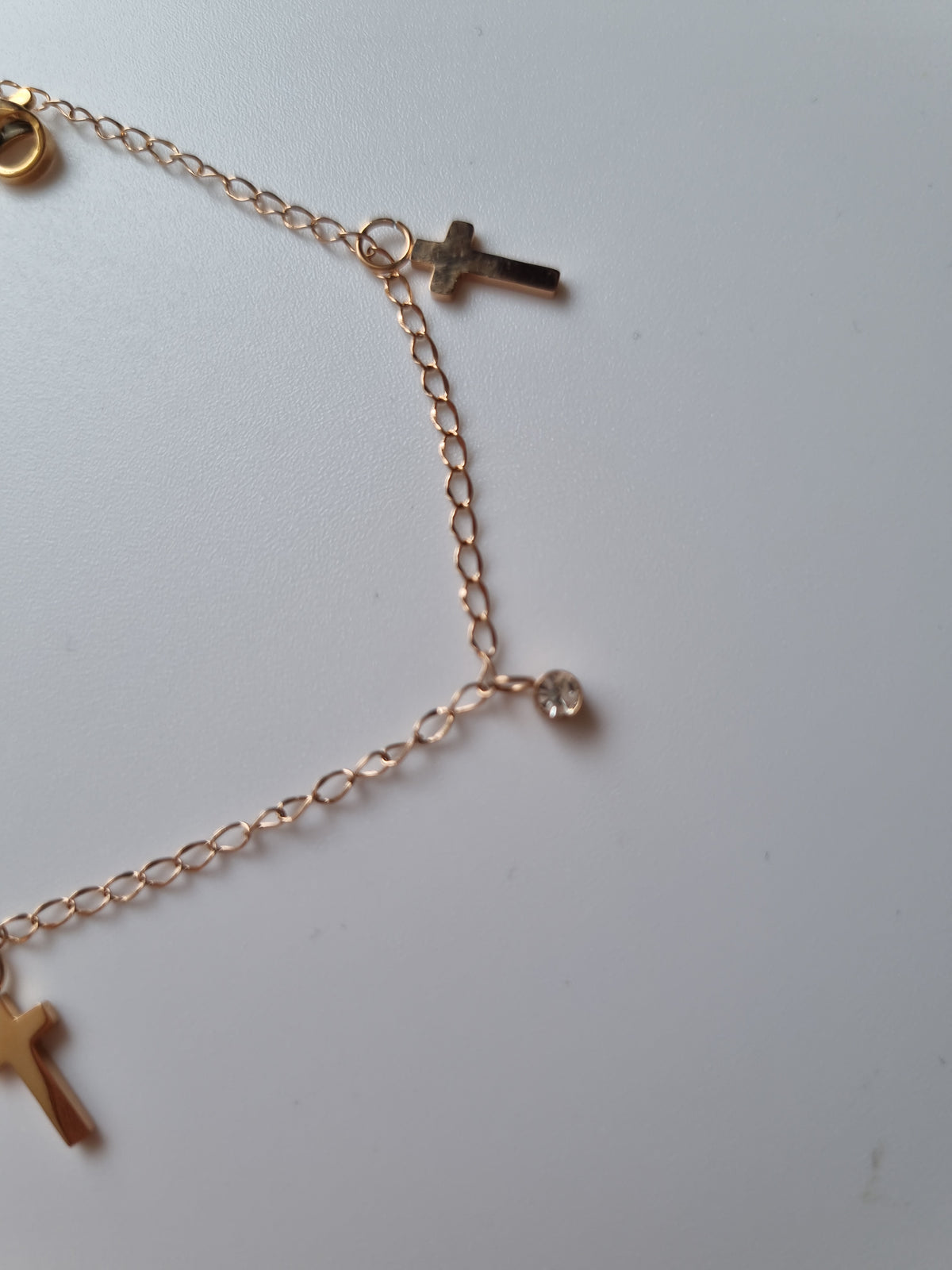 Nerūdijantis plienas Rožiniu auksu dengtas kulkšnis hipoalerginis metalas, atsparus vandeniui su sw.crystal ir kryžiumi