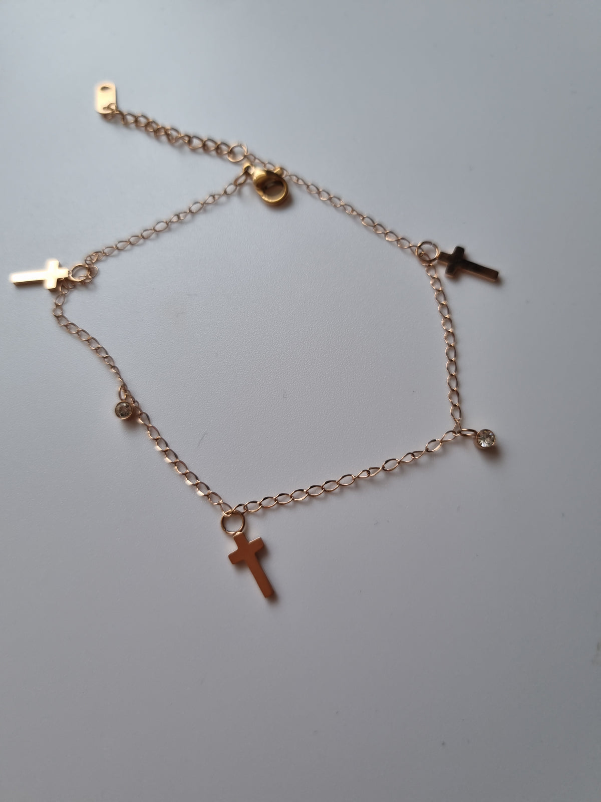 Nerūdijantis plienas Rožiniu auksu dengtas kulkšnis hipoalerginis metalas, atsparus vandeniui su sw.crystal ir kryžiumi