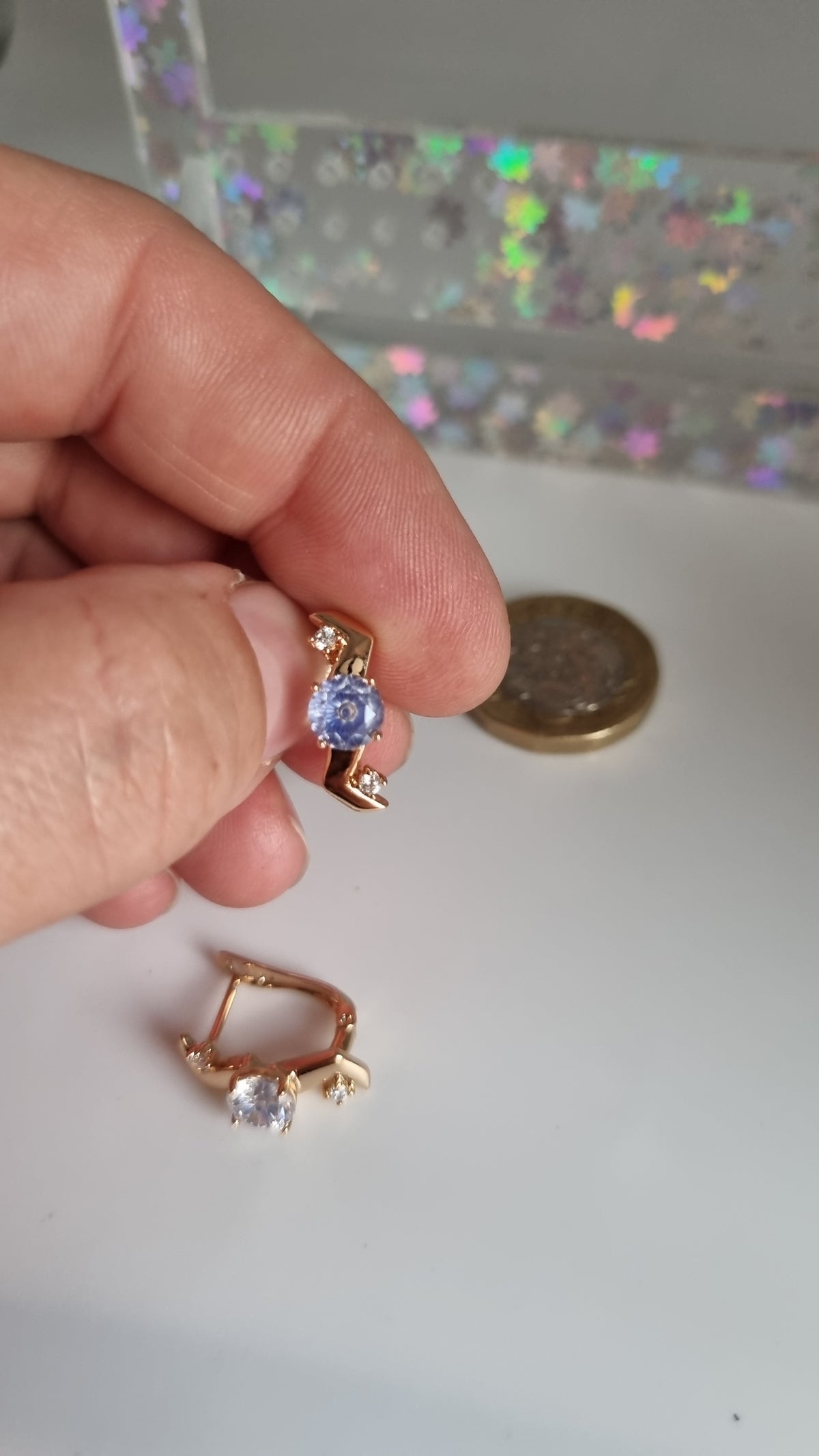 18kr.gold plated earrings with sw.crystal change the color white -blue sky