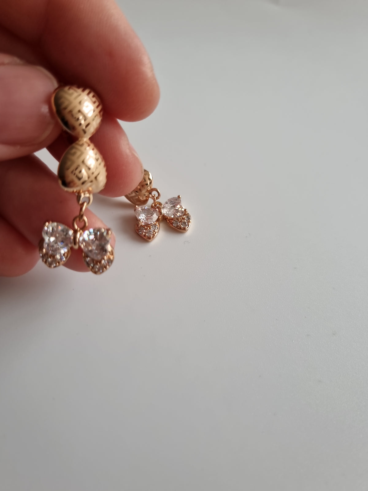 18kr.auksuoti auskarai su cirkonio akmeniu elegantiški auskarai hipoalergiški auskarai atsparūs vandeniui be nikelio