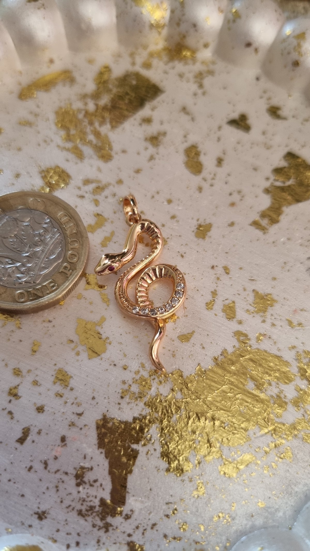 18kr.gold plated  pendant snack with sw.crystal