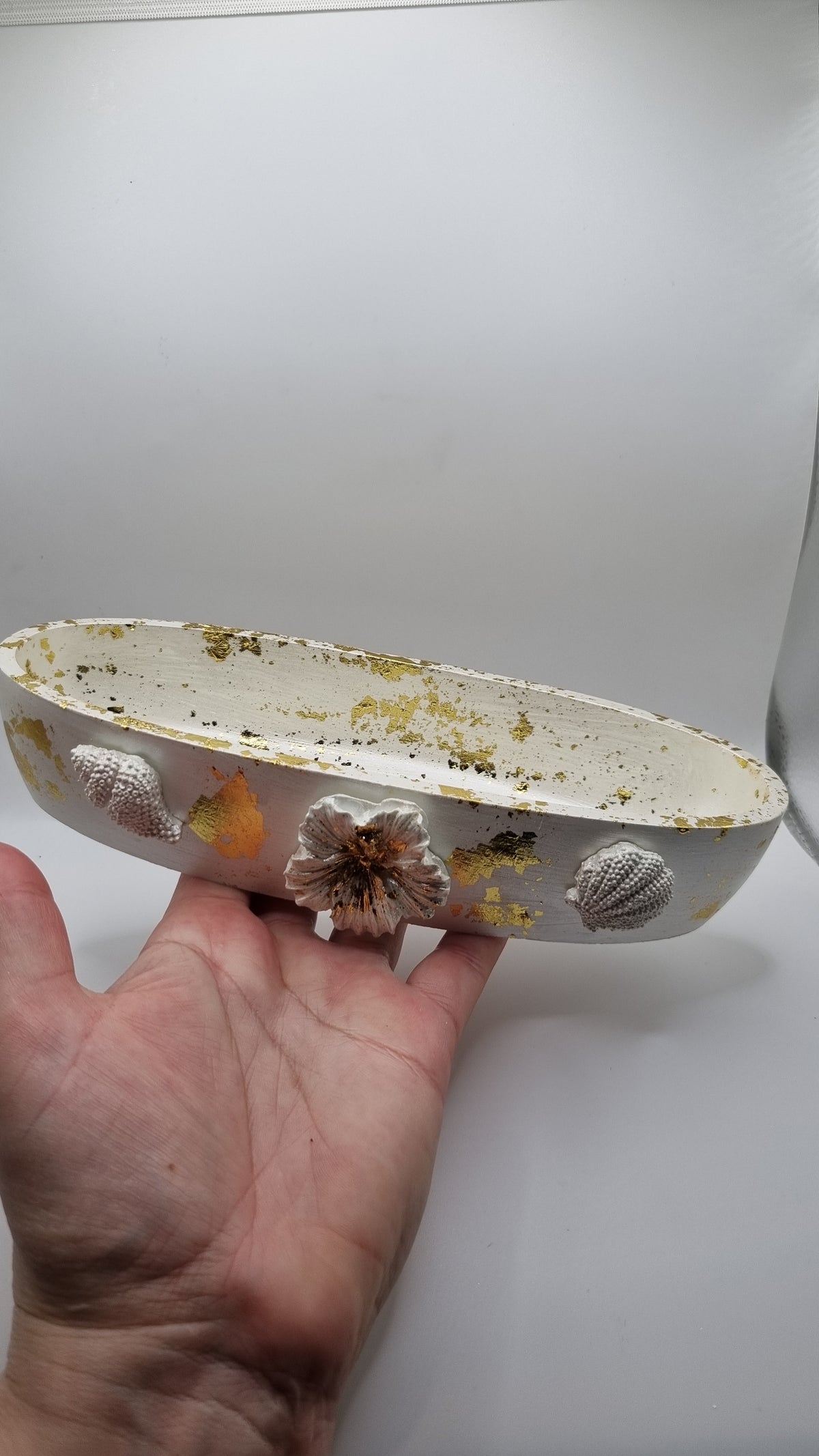 Rankų darbo jesmonite indelis saldainių papuošalai, pieštukas, rašiklis, makiažo šepetėlis gražus perlų baltos spalvos auksu dengtas