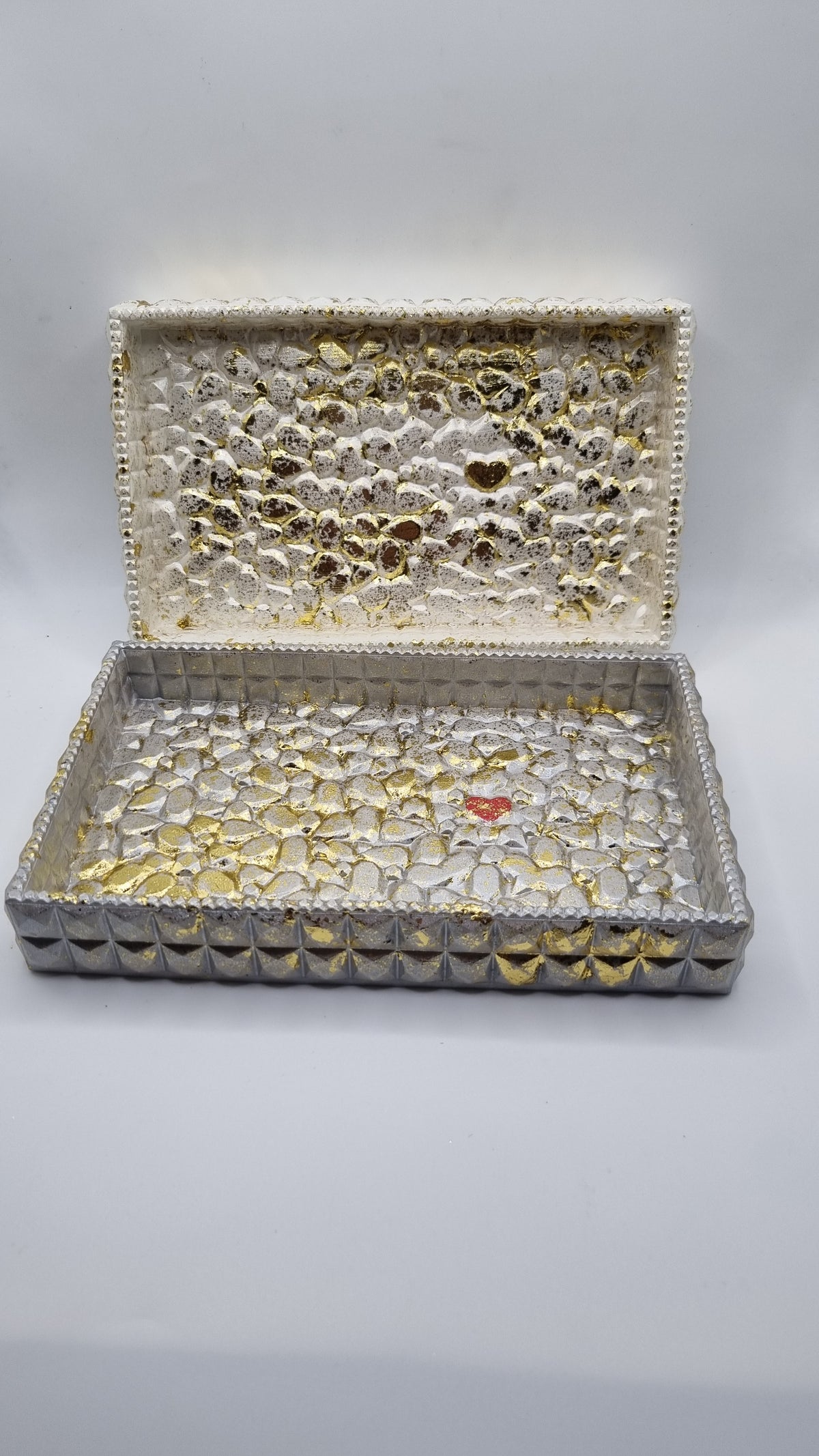 Rankų darbo jesmonite indelis saldainių papuošalai, pieštukas, rašiklis, makiažo šepetėlis gražus perlų baltos spalvos auksu dengtas